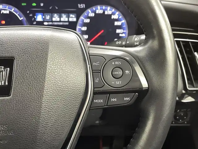 トヨタ クラウン ハイブリッド RS 熊本県 2020(令2)年 6万km ホワイトパールクリスタルシャイン 禁煙車　/純正ナビ（ＣＤ・ＤＶＤ・フルセグ・ＢＴ・ＳＤ・ＵＳＢ）/バックカメラ　/社外前後ドライブレコーダー（DC-DR651）　/ビルトインＥＴＣ　/前後クリアランスソナー　/レーダークルーズコントロール　/トヨタセーフティーセンス/・プリクラッシュセーフティ/・ブラインドスポットモニター/・フロントクロストラフィックアラート/・車線逸脱警報/・レーダークルーズコントロール/横滑り防止/前席シートヒーター/前席エアーシート/前席パワーシート/パワーバックドア/純正フロアマット/純正１８インチAW/オートライト/オートマチックハイビーム/LEDヘッドライト/スマートキー/プッシュスタート