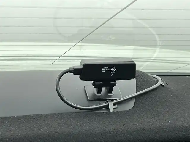 トヨタ クラウン ハイブリッド RS 熊本県 2020(令2)年 6万km ホワイトパールクリスタルシャイン 禁煙車　/純正ナビ（ＣＤ・ＤＶＤ・フルセグ・ＢＴ・ＳＤ・ＵＳＢ）/バックカメラ　/社外前後ドライブレコーダー（DC-DR651）　/ビルトインＥＴＣ　/前後クリアランスソナー　/レーダークルーズコントロール　/トヨタセーフティーセンス/・プリクラッシュセーフティ/・ブラインドスポットモニター/・フロントクロストラフィックアラート/・車線逸脱警報/・レーダークルーズコントロール/横滑り防止/前席シートヒーター/前席エアーシート/前席パワーシート/パワーバックドア/純正フロアマット/純正１８インチAW/オートライト/オートマチックハイビーム/LEDヘッドライト/スマートキー/プッシュスタート