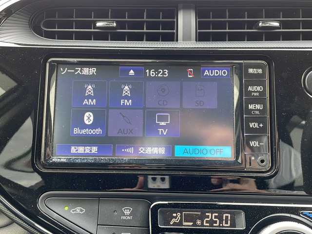 トヨタ アクア S スタイルブラック 長野県 2020(令2)年 6.7万km ホワイトパールクリスタルシャイン 衝突軽減ブレーキ/純正７インチＳＤナビ/バックカメラ/ＥＴＣ/純正フロアマット/社外アルミホイール/オートライト/オートハイビーム/プッシュスタート/スマートキー/スペアキー１本