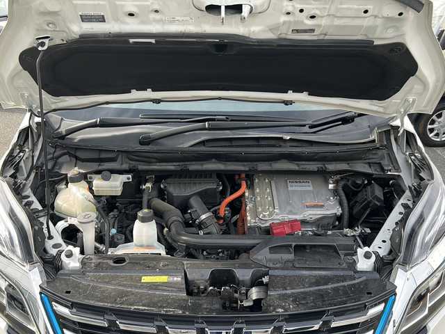 日産 セレナ e－パワー ハイウェイスター V 大阪府 2020(令2)年 6.7万km ブリリアントホワイトパール 純正10インチナビ/CD/DVD/DTV/Bluetooth/Blu-ray/アラウンドビューモニター/両側パワースライドドア/プロパイロット/車線逸脱防止支援システム/アラウンドビューモニター/インテリジェントルームミラー/インテリジェントパーキングアシスト/オートブレーキホールド/LEDオートヘッドライト/ハイビームアシスト/純正スポイラー/後席エアコン/純正アルミホイール/スマートキー×2/禁煙車/ETC/ドライブレコーダー