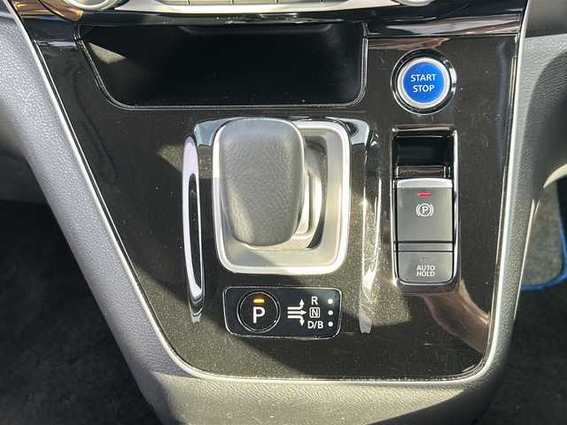 日産 セレナ e－パワー ハイウェイスター V 大阪府 2020(令2)年 6.7万km ブリリアントホワイトパール 純正10インチナビ/CD/DVD/DTV/Bluetooth/Blu-ray/アラウンドビューモニター/両側パワースライドドア/プロパイロット/車線逸脱防止支援システム/アラウンドビューモニター/インテリジェントルームミラー/インテリジェントパーキングアシスト/オートブレーキホールド/LEDオートヘッドライト/ハイビームアシスト/純正スポイラー/後席エアコン/純正アルミホイール/スマートキー×2/禁煙車/ETC/ドライブレコーダー