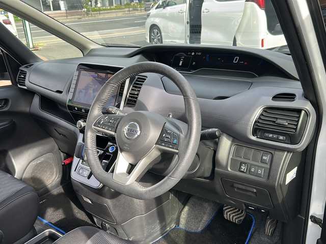 日産 セレナ e－パワー ハイウェイスター V 大阪府 2020(令2)年 6.7万km ブリリアントホワイトパール 純正10インチナビ/CD/DVD/DTV/Bluetooth/Blu-ray/アラウンドビューモニター/両側パワースライドドア/プロパイロット/車線逸脱防止支援システム/アラウンドビューモニター/インテリジェントルームミラー/インテリジェントパーキングアシスト/オートブレーキホールド/LEDオートヘッドライト/ハイビームアシスト/純正スポイラー/後席エアコン/純正アルミホイール/スマートキー×2/禁煙車/ETC/ドライブレコーダー