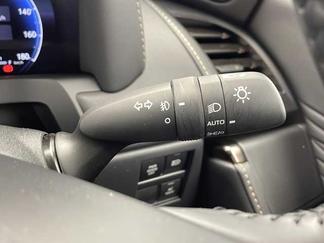 トヨタ アルファードハイブリット Z 千葉県 2024(令6)年 1.3万km プラチナホワイトパールマイカ ワンオーナー/４WD/純正メーカーOPメモリナビ、Bluetooth、/フルセグTV、ミラーキャスト/純正フリップダウンモニター/アラウンドビューモニター/プリクラッシュ/ロードサインアシスト/レーンキープアシスト/クリアランスソナー（前後）/ブラインドスポットモニター/フリップダウンモニター/レーダークルーズコントロール/横滑り防止装置/盗難防止装置/W、サイド、カーテンエアバッグ/オートマチックハイビーム/社外ドライブレコダー（前後録画）/黒レザーシート/２列目オットマン/前席、2列目パワーシート/前席、2列目シートヒーター/前席、2列目エアシート/両側パワースライドドア/パワーバックドア/ウインカーミラー/LEDヘッドライト/ビルトインETC2.0/スマートキー×１/純正フロアマット/純正18インチアルミホイール/スマートキー/皮巻きステアリング/フォグライト/ドアバイザー/TVキャンセラー/整備手帳