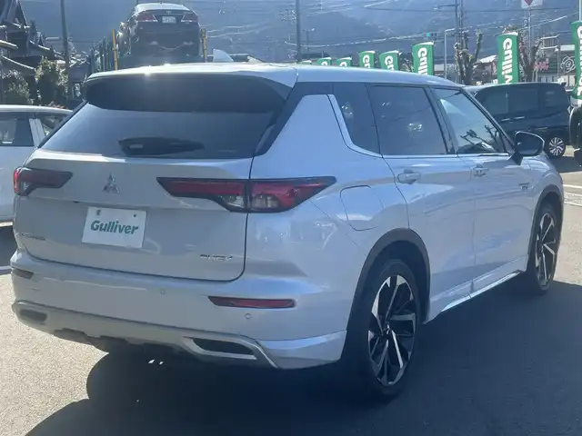 三菱 アウトランダー ＰＨＥＶ P 愛媛県 2024(令6)年 0.4万km ホワイトダイヤモンド 純正ナビ（Bluetooth/AppleCarPlaｙ）/アラウンドビューモニター/ヘッドアップディスプレイ/BOSE製スピーカー/マイパイロット/マッサージ機能（D/N席）/置くだけ充電/全席シートヒーター（サードシート除く)/ステアリングヒーター/シートメモリー/パドルシフト/サンルーフ/パワーシート/純正20インチアルミホイール/純正フロアマット/前後コーナーセンサー/ダウンヒルアシストコントロール/LEDヘッドライト/スマートキー×２