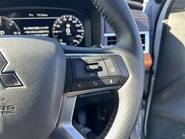 三菱 アウトランダー ＰＨＥＶ P 愛媛県 2024(令6)年 0.4万km ホワイトダイヤモンド 純正ナビ（Bluetooth/AppleCarPlaｙ）/アラウンドビューモニター/ヘッドアップディスプレイ/BOSE製スピーカー/マイパイロット/マッサージ機能（D/N席）/置くだけ充電/全席シートヒーター（サードシート除く)/ステアリングヒーター/シートメモリー/パドルシフト/サンルーフ/パワーシート/純正20インチアルミホイール/純正フロアマット/前後コーナーセンサー/ダウンヒルアシストコントロール/LEDヘッドライト/スマートキー×２