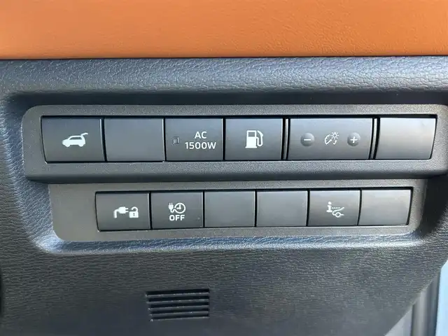 三菱 アウトランダー ＰＨＥＶ P 愛媛県 2024(令6)年 0.4万km ホワイトダイヤモンド 純正ナビ（Bluetooth/AppleCarPlaｙ）/アラウンドビューモニター/ヘッドアップディスプレイ/BOSE製スピーカー/マイパイロット/マッサージ機能（D/N席）/置くだけ充電/全席シートヒーター（サードシート除く)/ステアリングヒーター/シートメモリー/パドルシフト/サンルーフ/パワーシート/純正20インチアルミホイール/純正フロアマット/前後コーナーセンサー/ダウンヒルアシストコントロール/LEDヘッドライト/スマートキー×２