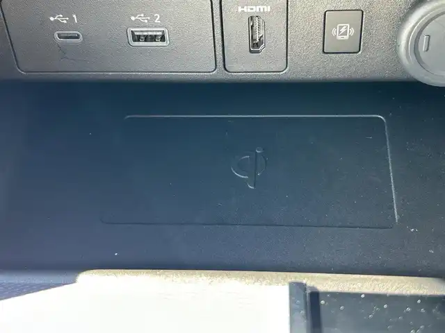 三菱 アウトランダー ＰＨＥＶ P 愛媛県 2024(令6)年 0.4万km ホワイトダイヤモンド 純正ナビ（Bluetooth/AppleCarPlaｙ）/アラウンドビューモニター/ヘッドアップディスプレイ/BOSE製スピーカー/マイパイロット/マッサージ機能（D/N席）/置くだけ充電/全席シートヒーター（サードシート除く)/ステアリングヒーター/シートメモリー/パドルシフト/サンルーフ/パワーシート/純正20インチアルミホイール/純正フロアマット/前後コーナーセンサー/ダウンヒルアシストコントロール/LEDヘッドライト/スマートキー×２