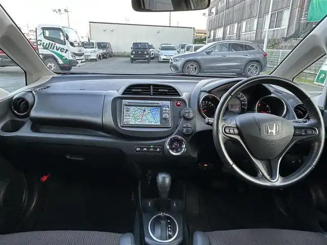 ホンダ フィット XH ファインスタイル 愛知県 2013(平25)年 6.9万km プレミアムホワイトパール 純正ナビ/(CD/DVD/ワンセグ)/シートヒーター/ハーフレザー/ビルトインETC/ドライブレコーダー/オートライト/レザーステアリング/スペアキー/保証書/取扱説明書
