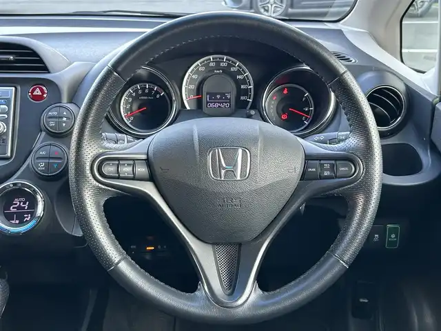 ホンダ フィット XH ファインスタイル 愛知県 2013(平25)年 6.9万km プレミアムホワイトパール 純正ナビ/(CD/DVD/ワンセグ)/シートヒーター/ハーフレザー/ビルトインETC/ドライブレコーダー/オートライト/レザーステアリング/スペアキー/保証書/取扱説明書