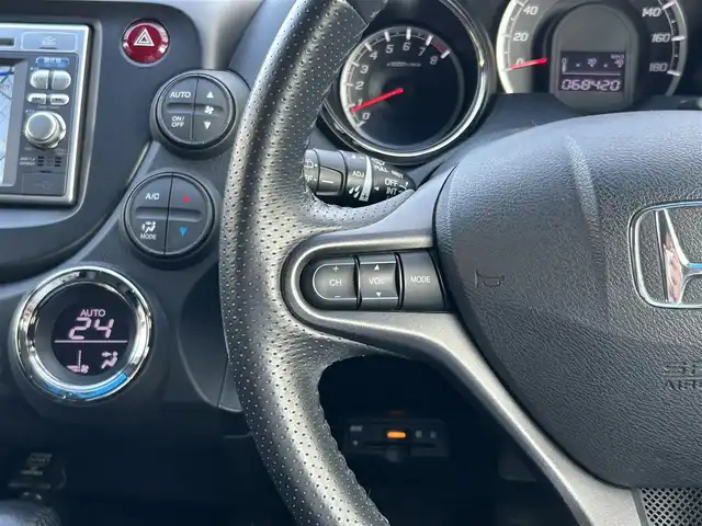 ホンダ フィット XH ファインスタイル 愛知県 2013(平25)年 6.9万km プレミアムホワイトパール 純正ナビ/(CD/DVD/ワンセグ)/シートヒーター/ハーフレザー/ビルトインETC/ドライブレコーダー/オートライト/レザーステアリング/スペアキー/保証書/取扱説明書