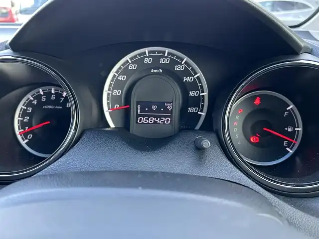 ホンダ フィット XH ファインスタイル 愛知県 2013(平25)年 6.9万km プレミアムホワイトパール 純正ナビ/(CD/DVD/ワンセグ)/シートヒーター/ハーフレザー/ビルトインETC/ドライブレコーダー/オートライト/レザーステアリング/スペアキー/保証書/取扱説明書