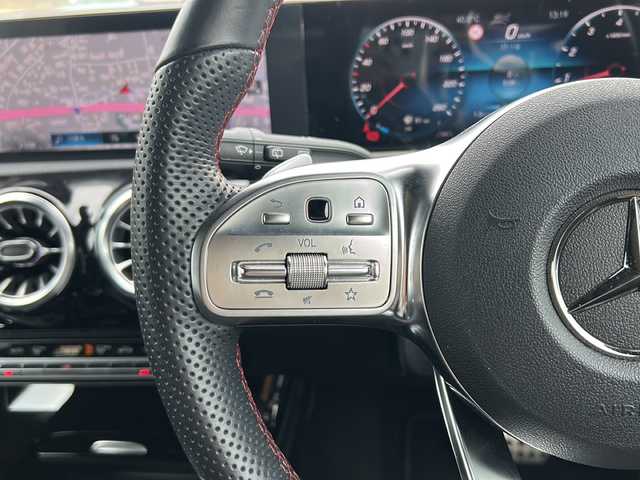 メルセデス・ベンツ Ｍ・ベンツ ＣＬＡ２５０ Sブレイク 4MATIC 愛知県 2022(令4)年 1.7万km ポーラホワイト /禁煙車/ワンオーナー//パノラマサンルーフ//メーカーナビ//Bluetooth//バックカメラ//ETC//純正ドライブレコーダー//アクティブブレーキアシスト//アクティブレーンキープアシスト//ブラインドスポットアシスト//レーンチェンジアシスト//アダプティブクルーズコントロール/（アクティブステアリングアシスト付）//パークトロニック（コーナーセンサー）//トラフィックサインアシスト//D/N席パワーシート・シートヒーター//パワーバックドア//純正１８インチアルミ//アンビエントライト//ESP（横滑り防止）//電動格納ミラーウインカー//LEDオートライト//純正フロアマット//アイドリングストップ//取扱説明書/新車保証書//スペアキー