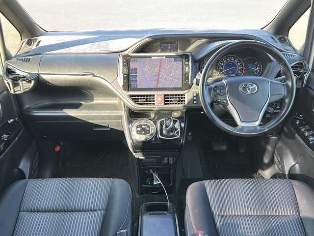 トヨタ ノア ハイブリッド Si 茨城県 2018(平30)年 5.8万km ホワイトパールクリスタルシャイン ALPINE11型ナビ【EX11NX】/(地デジTV・CD・DVD・BT・USB・ラジオ再生)/両側パワースライドドア/衝突軽減ブレーキ/クルーズコントロール/ハーフレザーシート/シートヒーター/ドライブレコーダー/バックカメラ/ETC/オートライト/LEDヘッドライト/社外18inアルミホイール＆純正AW車載/フロアマット/スマートキー