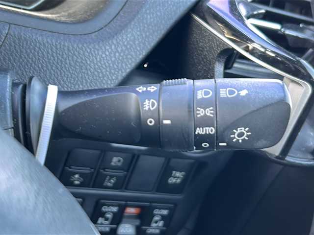 トヨタ ノア ハイブリッド Si 茨城県 2018(平30)年 5.8万km ホワイトパールクリスタルシャイン ALPINE11型ナビ【EX11NX】/(地デジTV・CD・DVD・BT・USB・ラジオ再生)/両側パワースライドドア/衝突軽減ブレーキ/クルーズコントロール/ハーフレザーシート/シートヒーター/ドライブレコーダー/バックカメラ/ETC/オートライト/LEDヘッドライト/社外18inアルミホイール＆純正AW車載/フロアマット/スマートキー