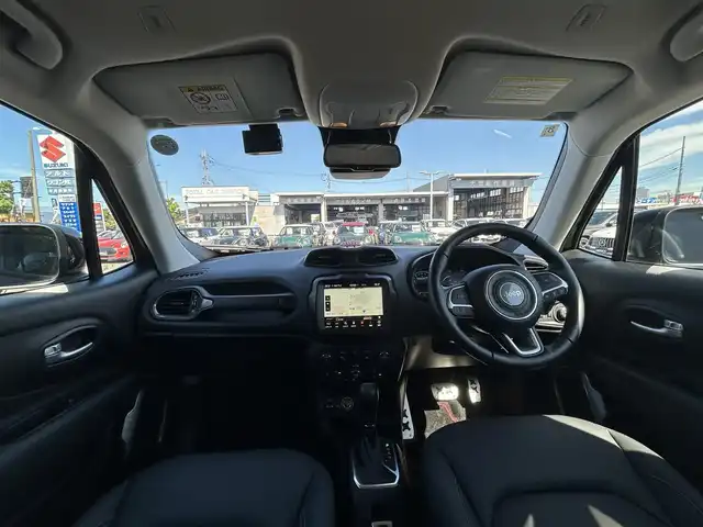 クライスラー・ジープ ジープ レネゲード リミテッド 滋賀県 2024(令6)年 1万km グラニトクリスタル ワンオーナー/保証書/取扱説明書/アダクティブクルーズコントロール/純正ナビ/バックカメラ/CarPlay/Bluetooth/黒本革/パワーシート（D席/N席）/シートヒーター（D席/N席）/ステアリングヒーター/電動格納ミラー/フロント/リアフォグランプ/純正17インチアルミホイール
