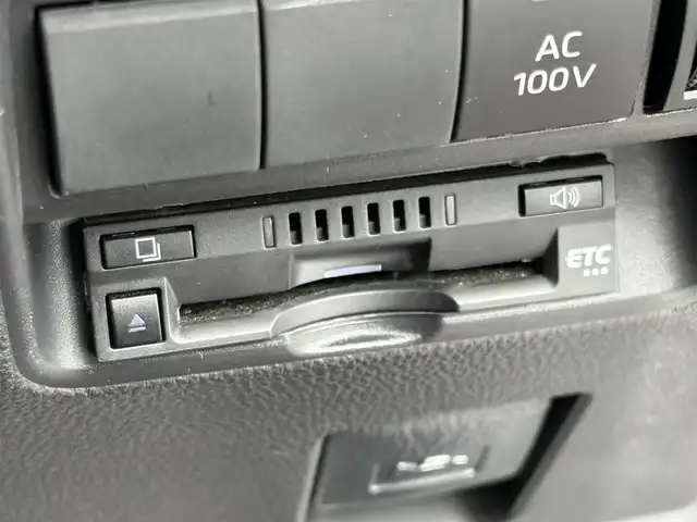 トヨタ アクア X 大分県 2022(令4)年 4.9万km ブラックマイカ ・ナビ(USB/BT/Miracast)/・バックカメラ/・AC100V/・レーダークルーズコントロール/・プリクラッシュセーフティ/・レーンキープアシスト/・ETC/・オートハイビーム/・ステアリングリモコン/・スマートキー/・プッシュスタート