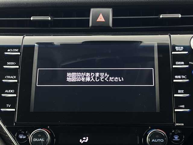 トヨタ カムリ G 愛知県 2018(平30)年 5.1万km プラチナホワイトパールマイカ 禁煙車/純正Tコネクト8インチナビ/(Bluetooth/CD/DVD/SD/USB/フルセグTV/品番：B9108)/バックカメラ/トヨタセーフティセンス/・プリクラッシュセーフティ/・レーダークルーズコントロール/・レーンキープアシスト/・オートマチックハイビーム/・パーキングサポートブレーキ/・リアクロストラフィックアラート/ビルトインETC/ドライブレコーダー/ブラインドスポットモニター/電動パーキングブレーキ/ブレーキホールド/タイヤ空気圧警報システム/車両接近通報装置/クリアランスソナー/運転席パワーシート/ステアリングリモコン/純正17インチホイール/スマートキー/プッシュスタート/LEDヘッドライト/オートライト/フロントフォグランプ/電動格納ドアミラー/ISO FIX
