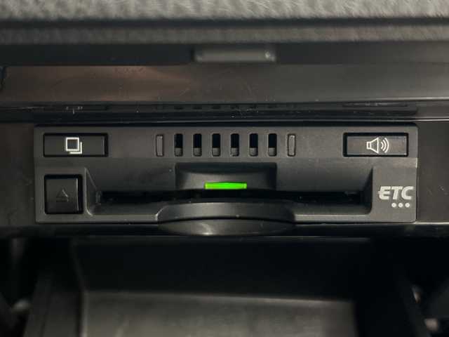 トヨタ カムリ G 愛知県 2018(平30)年 5.1万km プラチナホワイトパールマイカ 禁煙車/純正Tコネクト8インチナビ/(Bluetooth/CD/DVD/SD/USB/フルセグTV/品番：B9108)/バックカメラ/トヨタセーフティセンス/・プリクラッシュセーフティ/・レーダークルーズコントロール/・レーンキープアシスト/・オートマチックハイビーム/・パーキングサポートブレーキ/・リアクロストラフィックアラート/ビルトインETC/ドライブレコーダー/ブラインドスポットモニター/電動パーキングブレーキ/ブレーキホールド/タイヤ空気圧警報システム/車両接近通報装置/クリアランスソナー/運転席パワーシート/ステアリングリモコン/純正17インチホイール/スマートキー/プッシュスタート/LEDヘッドライト/オートライト/フロントフォグランプ/電動格納ドアミラー/ISO FIX