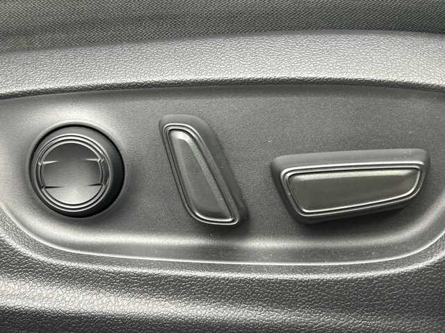 トヨタ カムリ G 愛知県 2018(平30)年 5.1万km プラチナホワイトパールマイカ 禁煙車/純正Tコネクト8インチナビ/(Bluetooth/CD/DVD/SD/USB/フルセグTV/品番：B9108)/バックカメラ/トヨタセーフティセンス/・プリクラッシュセーフティ/・レーダークルーズコントロール/・レーンキープアシスト/・オートマチックハイビーム/・パーキングサポートブレーキ/・リアクロストラフィックアラート/ビルトインETC/ドライブレコーダー/ブラインドスポットモニター/電動パーキングブレーキ/ブレーキホールド/タイヤ空気圧警報システム/車両接近通報装置/クリアランスソナー/運転席パワーシート/ステアリングリモコン/純正17インチホイール/スマートキー/プッシュスタート/LEDヘッドライト/オートライト/フロントフォグランプ/電動格納ドアミラー/ISO FIX