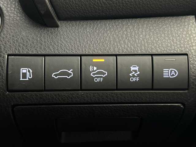 トヨタ カムリ G 愛知県 2018(平30)年 5.1万km プラチナホワイトパールマイカ 禁煙車/純正Tコネクト8インチナビ/(Bluetooth/CD/DVD/SD/USB/フルセグTV/品番：B9108)/バックカメラ/トヨタセーフティセンス/・プリクラッシュセーフティ/・レーダークルーズコントロール/・レーンキープアシスト/・オートマチックハイビーム/・パーキングサポートブレーキ/・リアクロストラフィックアラート/ビルトインETC/ドライブレコーダー/ブラインドスポットモニター/電動パーキングブレーキ/ブレーキホールド/タイヤ空気圧警報システム/車両接近通報装置/クリアランスソナー/運転席パワーシート/ステアリングリモコン/純正17インチホイール/スマートキー/プッシュスタート/LEDヘッドライト/オートライト/フロントフォグランプ/電動格納ドアミラー/ISO FIX