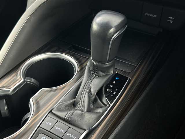 トヨタ カムリ G 愛知県 2018(平30)年 5.1万km プラチナホワイトパールマイカ 禁煙車/純正Tコネクト8インチナビ/(Bluetooth/CD/DVD/SD/USB/フルセグTV/品番：B9108)/バックカメラ/トヨタセーフティセンス/・プリクラッシュセーフティ/・レーダークルーズコントロール/・レーンキープアシスト/・オートマチックハイビーム/・パーキングサポートブレーキ/・リアクロストラフィックアラート/ビルトインETC/ドライブレコーダー/ブラインドスポットモニター/電動パーキングブレーキ/ブレーキホールド/タイヤ空気圧警報システム/車両接近通報装置/クリアランスソナー/運転席パワーシート/ステアリングリモコン/純正17インチホイール/スマートキー/プッシュスタート/LEDヘッドライト/オートライト/フロントフォグランプ/電動格納ドアミラー/ISO FIX