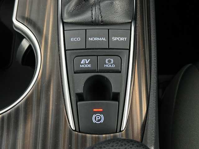 トヨタ カムリ G 愛知県 2018(平30)年 5.1万km プラチナホワイトパールマイカ 禁煙車/純正Tコネクト8インチナビ/(Bluetooth/CD/DVD/SD/USB/フルセグTV/品番：B9108)/バックカメラ/トヨタセーフティセンス/・プリクラッシュセーフティ/・レーダークルーズコントロール/・レーンキープアシスト/・オートマチックハイビーム/・パーキングサポートブレーキ/・リアクロストラフィックアラート/ビルトインETC/ドライブレコーダー/ブラインドスポットモニター/電動パーキングブレーキ/ブレーキホールド/タイヤ空気圧警報システム/車両接近通報装置/クリアランスソナー/運転席パワーシート/ステアリングリモコン/純正17インチホイール/スマートキー/プッシュスタート/LEDヘッドライト/オートライト/フロントフォグランプ/電動格納ドアミラー/ISO FIX