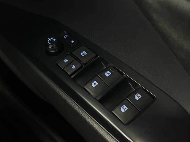 トヨタ カムリ G 愛知県 2018(平30)年 5.1万km プラチナホワイトパールマイカ 禁煙車/純正Tコネクト8インチナビ/(Bluetooth/CD/DVD/SD/USB/フルセグTV/品番：B9108)/バックカメラ/トヨタセーフティセンス/・プリクラッシュセーフティ/・レーダークルーズコントロール/・レーンキープアシスト/・オートマチックハイビーム/・パーキングサポートブレーキ/・リアクロストラフィックアラート/ビルトインETC/ドライブレコーダー/ブラインドスポットモニター/電動パーキングブレーキ/ブレーキホールド/タイヤ空気圧警報システム/車両接近通報装置/クリアランスソナー/運転席パワーシート/ステアリングリモコン/純正17インチホイール/スマートキー/プッシュスタート/LEDヘッドライト/オートライト/フロントフォグランプ/電動格納ドアミラー/ISO FIX