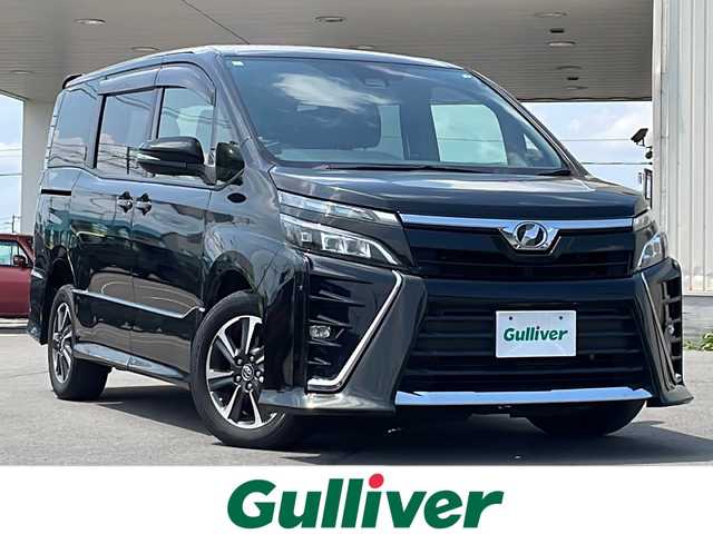 トヨタ ヴォクシー ZS 道北・旭川 2017(平29)年 12.9万km イナズマスパーキングブラックガラスフレーク 寒冷地仕様/社外ナビ/CD/DVD/SD/BT/TV/USB/社外フリップダウンモニター/MOP両側パワースライドドア/横滑り防止/オートライト/オートハイビーム/アイドリングストップ/衝突軽減ブレーキ/レーンキープアシスト/ビルトインETC/革巻きステアリング/ステアリングスイッチ/クルーズコントロール/LEDヘッドライト/フォグ/純正エンジンスターター/純正フロアマット/ドアバイザー