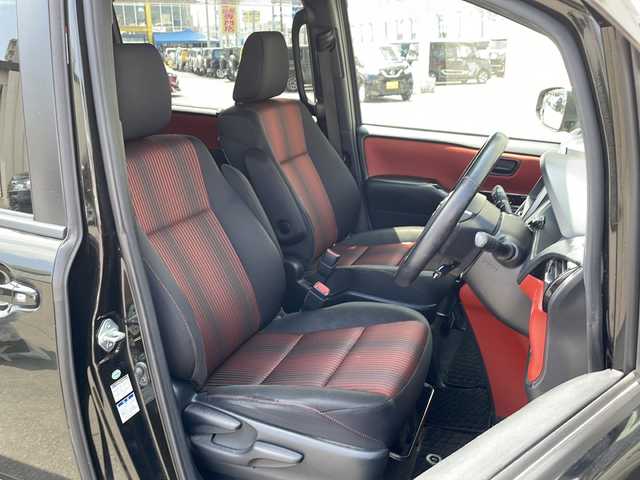 トヨタ ヴォクシー ZS 道北・旭川 2017(平29)年 12.9万km イナズマスパーキングブラックガラスフレーク 寒冷地仕様/社外ナビ/CD/DVD/SD/BT/TV/USB/社外フリップダウンモニター/MOP両側パワースライドドア/横滑り防止/オートライト/オートハイビーム/アイドリングストップ/衝突軽減ブレーキ/レーンキープアシスト/ビルトインETC/革巻きステアリング/ステアリングスイッチ/クルーズコントロール/LEDヘッドライト/フォグ/純正エンジンスターター/純正フロアマット/ドアバイザー