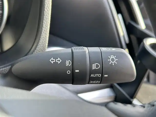 トヨタ ノア S－G 東京都 2023(令5)年 2.1万km ホワイトパールクリスタルシャイン 純正ナビ/バックカメラ/プリクラッシュセーフティ/レーンディパーチャーアラート/レーダークルーズコントロール/レーントレーシングアシスト/ロードサインアシスト/オートマチックハイビーム/プロアクティブドライビングアシスト/両側パワースライドドア/コーナーセンサー/ステアリングスイッチ/純正16インチアルミホイール/LEDヘッドライト/フォグランプ/オートライト/プッシュスタート/スマートキー/純正ドアバイザー/純正フロアマット/ウィンカーミラー/ドアバイザー