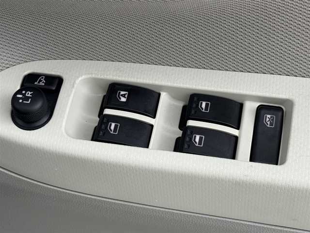 ダイハツ ムーヴ L SAⅢ 福岡県 2021(令3)年 1万km ホワイト カロッツェリアナビ（Ｂｌｕｅｔｏｏｔｈ）　/ＥＴＣ　/衝突被害軽減ブレーキ　/横滑り防止装置　/アイドリングストップ　/アダプティブドライビングビーム　/電動格納式ドアミラー　/社外フロアマット　/ドアバイザー