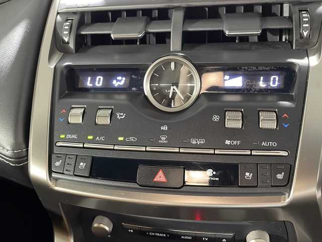 レクサス ＮＸ 300h バージョンL 福岡県 2019(平31)年 4.4万km グラファイトブラックガラスフレーク 純正ナビ/（フルセグ/BT/CD）/全方位カメラ/電動リアゲート/前後ドラレコ/サンルーフ/三眼LEDライト/シーケンシャルウィンカー/ナビ連動ビルトインETC2.0/メモリー付きパワーシート/後部座席背もたれパワーシート/シートヒーター全席/エアシートD/N/ステアリングヒーター/プッシュスタート/スマートキー/ドアバイザー/純正フロアマット