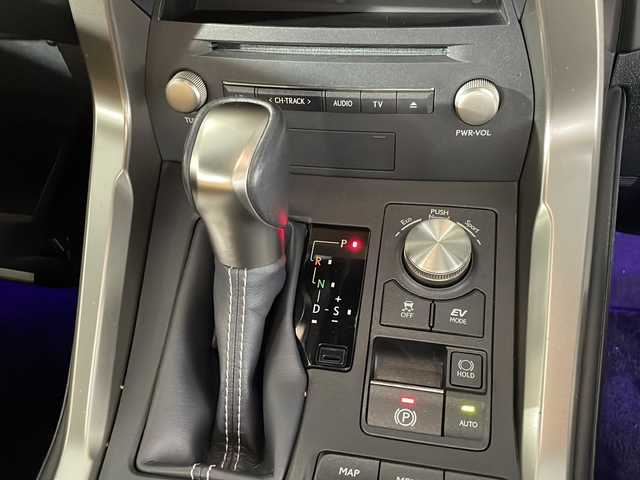 レクサス ＮＸ 300h バージョンL 福岡県 2019(平31)年 4.4万km グラファイトブラックガラスフレーク 純正ナビ/（フルセグ/BT/CD）/全方位カメラ/電動リアゲート/前後ドラレコ/サンルーフ/三眼LEDライト/シーケンシャルウィンカー/ナビ連動ビルトインETC2.0/メモリー付きパワーシート/後部座席背もたれパワーシート/シートヒーター全席/エアシートD/N/ステアリングヒーター/プッシュスタート/スマートキー/ドアバイザー/純正フロアマット