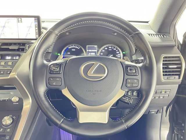レクサス ＮＸ 300h バージョンL 福岡県 2019(平31)年 4.4万km グラファイトブラックガラスフレーク 純正ナビ/（フルセグ/BT/CD）/全方位カメラ/電動リアゲート/前後ドラレコ/サンルーフ/三眼LEDライト/シーケンシャルウィンカー/ナビ連動ビルトインETC2.0/メモリー付きパワーシート/後部座席背もたれパワーシート/シートヒーター全席/エアシートD/N/ステアリングヒーター/プッシュスタート/スマートキー/ドアバイザー/純正フロアマット
