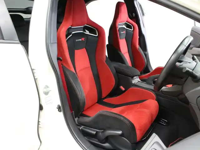 ホンダ シビック タイプR 三重県 2016(平28)年 1.9万km チャンピオンシップホワイト 6MT/純正ナビ（VXM-165VFi)/　フルセグTV/CD/DVD/Bluetooth/バックカメラ/ETC/LEDヘッドライト/フォグランプ/オートライト/クルーズコントロール/ステアリングリモコン/ブレンボキャリパー/シートリフター /センターコンソール/19インチアルミホイール/オートエアコン