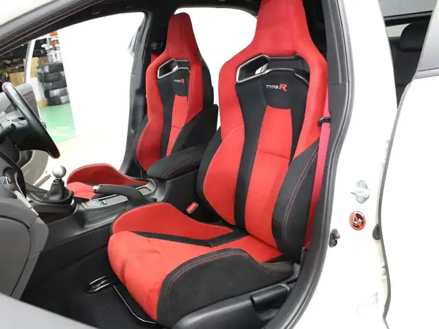 ホンダ シビック タイプR 三重県 2016(平28)年 1.9万km チャンピオンシップホワイト 6MT/純正ナビ（VXM-165VFi)/　フルセグTV/CD/DVD/Bluetooth/バックカメラ/ETC/LEDヘッドライト/フォグランプ/オートライト/クルーズコントロール/ステアリングリモコン/ブレンボキャリパー/シートリフター /センターコンソール/19インチアルミホイール/オートエアコン