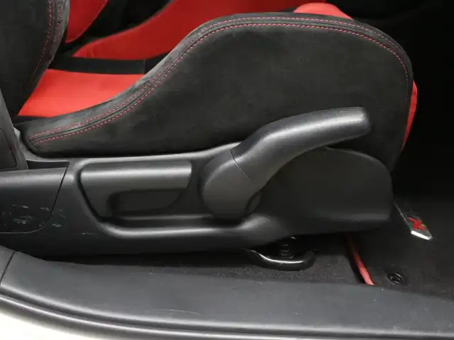 ホンダ シビック タイプR 三重県 2016(平28)年 1.9万km チャンピオンシップホワイト 6MT/純正ナビ（VXM-165VFi)/　フルセグTV/CD/DVD/Bluetooth/バックカメラ/ETC/LEDヘッドライト/フォグランプ/オートライト/クルーズコントロール/ステアリングリモコン/ブレンボキャリパー/シートリフター /センターコンソール/19インチアルミホイール/オートエアコン