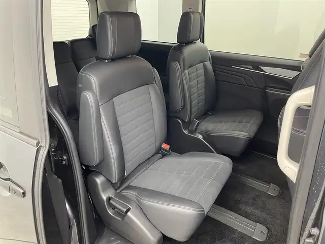 三菱 デリカＤ：５ シャモニー 埼玉県 2024(令6)年 0.3万km グラファイトグレーメタリック/ブラックマイカ 純正１０．１インチナビ　マルチアラウンドモニター　ＢＳＭ　電動ステップ　ドラレコ　ｅアシスト　レーダークルーズコントロール　シートヒーター　ＡＣ１００Ｖ　純正アルミホイール　オートハイビーム　ＬＥＤ