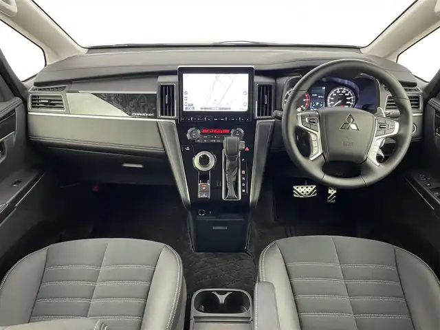 三菱 デリカＤ：５ シャモニー 埼玉県 2024(令6)年 0.3万km グラファイトグレーメタリック/ブラックマイカ 純正１０．１インチナビ　マルチアラウンドモニター　ＢＳＭ　電動ステップ　ドラレコ　ｅアシスト　レーダークルーズコントロール　シートヒーター　ＡＣ１００Ｖ　純正アルミホイール　オートハイビーム　ＬＥＤ