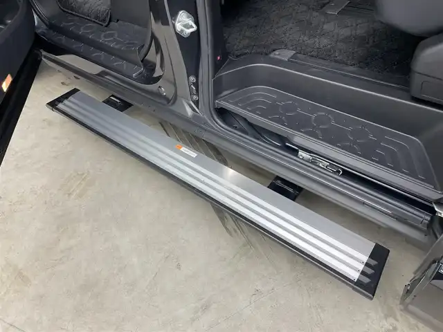 三菱 デリカＤ：５ シャモニー 埼玉県 2024(令6)年 0.3万km グラファイトグレーメタリック/ブラックマイカ 純正１０．１インチナビ　マルチアラウンドモニター　ＢＳＭ　電動ステップ　ドラレコ　ｅアシスト　レーダークルーズコントロール　シートヒーター　ＡＣ１００Ｖ　純正アルミホイール　オートハイビーム　ＬＥＤ