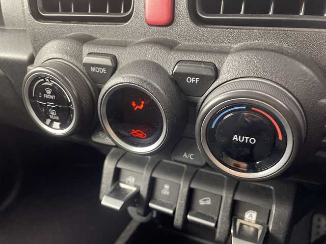 スズキ ジムニー XC 群馬県 2022(令4)年 3.5万km ジャングルグリーン ４ＷＤターボ　ルーフキャリア　ナビ　フルセグＴＶ　ドラレコ　ＥＴＣ　シートヒーター　ヘッドライトウォッシャー　フォグランプ　電動格納ミラー　クルーズコントロール　レーンキープアシスト　背面タイヤ　禁煙