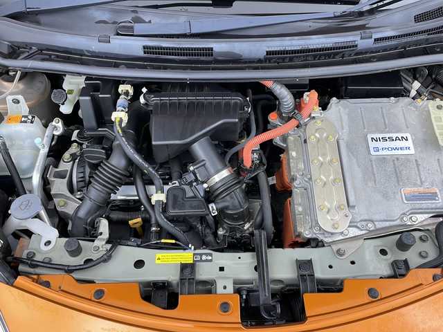 日産 ノート e－パワー X 新潟県 2016(平28)年 3.1万km プレミアムコロナオレンジ 純正SDナビ/(AM/FM/CD/DVD/SD/フルセグ/Bluetooth)/全方位モニター/前方ドライブレコーダー/デジタルインナーミラー/HIDオートライト/社外アルミホイール付冬タイヤ積込/(185/70/R14/6mm)/衝突被害軽減ブレーキ/横滑り防止装置/ステアリングリモコン/純正フロアマット/ドアバイザー/スマートキー/ETC