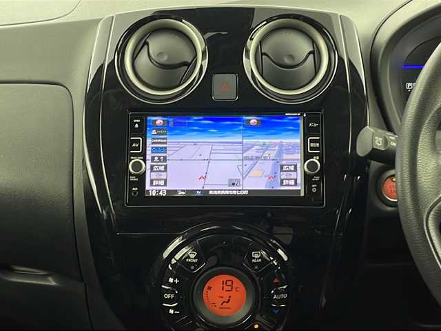 日産 ノート e－パワー X 新潟県 2016(平28)年 3.1万km プレミアムコロナオレンジ 純正SDナビ/(AM/FM/CD/DVD/SD/フルセグ/Bluetooth)/全方位モニター/前方ドライブレコーダー/デジタルインナーミラー/HIDオートライト/社外アルミホイール付冬タイヤ積込/(185/70/R14/6mm)/衝突被害軽減ブレーキ/横滑り防止装置/ステアリングリモコン/純正フロアマット/ドアバイザー/スマートキー/ETC