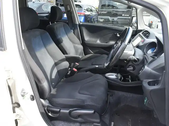 ホンダ フィット G スマートセレ ファインスタイル 神奈川県 2013(平25)年 5.2万km 白 ワンオーナー/社外メモリナビ/BTオーディオ/地デジTV/CD/DVD/ETC/ドアバイザー/純正フロアマット/保証書/取説ナビ説