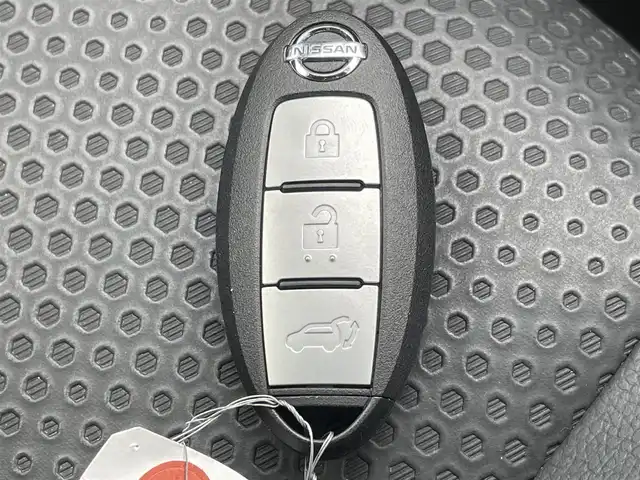 日産 エクストレイル 20X 佐賀県 2017(平29)年 6.5万km ブリリアントホワイトパール 純正9インチメモリナビ/・フルセグTV/CD/DVD/BR/USB/Bluetooth/バックカメラ/ドライブレコーダー/ビルトインETC/パワーバックドア/ミラーヒーター/合皮シート/ISOFIX対応/革巻きステアリング/ステアリングリモコン/純正18インチアルミホイール/純正LEDヘッドライト/純正フォグライト/純正フロアマット/純正ドアバイザ―/エマージェンシーブレーキ/レーンディパーチャーワーニング/クリアランスソナー/コーナリングスタビリティアシスト/アクティブエンジンブレーキ