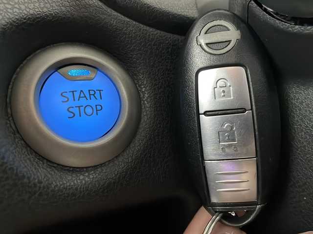 日産 ノート e－パワー X 広島県 2018(平30)年 5.2万km スーパーブラック 純正ナビ/アラウンドビューモニター/インテリジェントルームミラー/ドラレコ/ＥＴＣ２．０/コーナーセンサー/衝突軽減/レーンキープ/ＬＥＤヘッドライト/フルセグＴＶ/ＤＶＤ/オートライト/スマートキー/エアバッグ(運転席/助手席)/純正15インチアルミホイール(185/65/R15)