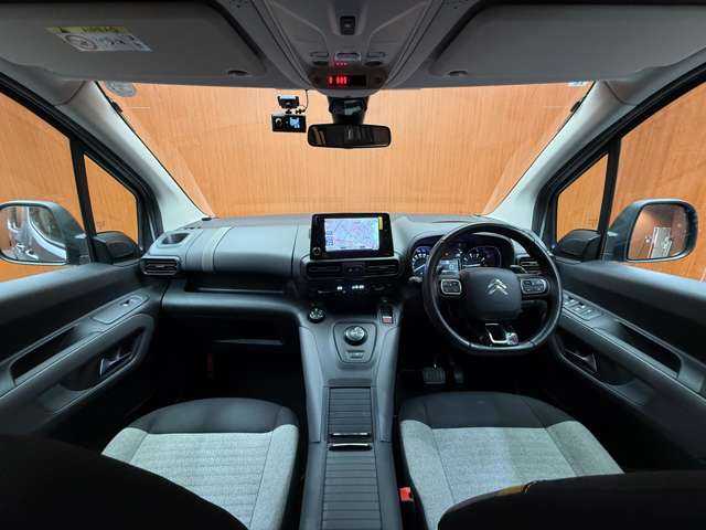 シトロエン ベルランゴ サーフED バイ･リップカール 千葉県 2021(令3)年 4.8万km グレー 特別仕様車　/ガラスルーフ　/グリップコントロール　/ＣａｒＰｌａｙ　/Ａｎｄｒｏｉｄ　/Ａｕｔｏ　/ナビ　/バックカメラ　/ＡＣＣ　/レーンキープアシスト　/ＢＳＭ　/パドルシフト　/ドライブレコーダー　/ＥＴＣ