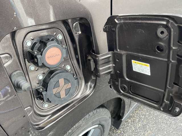 日産 サクラ G 新潟県 2022(令4)年 1.7万km 茶 純正ナビ（Bluetooth/DTV/FM/AM）/全周囲カメラ/プロパイロット/前後コーナーセンサー/D/N席シートヒーター/ビルトインETC2.0/LEDヘッドライト/パーキングアシスト/クルーズコントロール/ステアリングスイッチ/オートライト/オートエアコン/スペアキー×1/保証書/取扱説明書