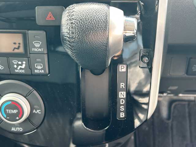 ダイハツ タント カスタム RS トップED SAⅡ 石川県 2016(平28)年 6.1万km パールホワイトⅢ 8インチ純正ナビ　/フルセグ　/ＤＶＤ　/Ｂｌｕｅｔｏｏｔｈ　/バックカメラ　/ＥＴＣ　/両側パワースライドドア　/ハーフレザーシート　/ベンチシート　/純正フロアマット/純正アルミホイール　/衝突被害軽減ブレーキ　/Ｗ＋サイドエアバッグ/スペアキー1本/保証書/取扱説明書