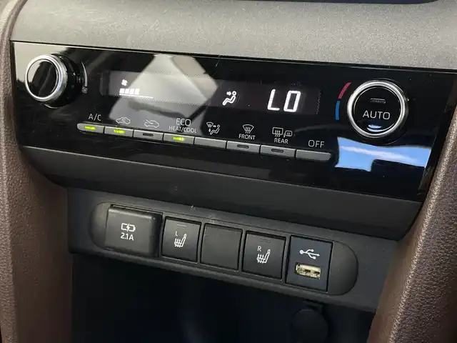 トヨタ ヤリスクロス ハイブリッド Z 新潟県 2022(令4)年 4.6万km ベージュ 純正ディスプレイオーディオ/フルセグ/パノラミックビューモニター/ステアリングヒーター/トヨタセーフティセンス/・プリクラッシュセーフティ/・レーダークルーズコントロール/・レーンキープアシスト/・オートマチックハイビーム/ブラインドスポットモニター/LEDオートライト/ドライブレコーダー/ハーフレザーシート/前席シートヒーター/ドライブレコーダー/プッシュスタート/スマートキー/純正フロアマット